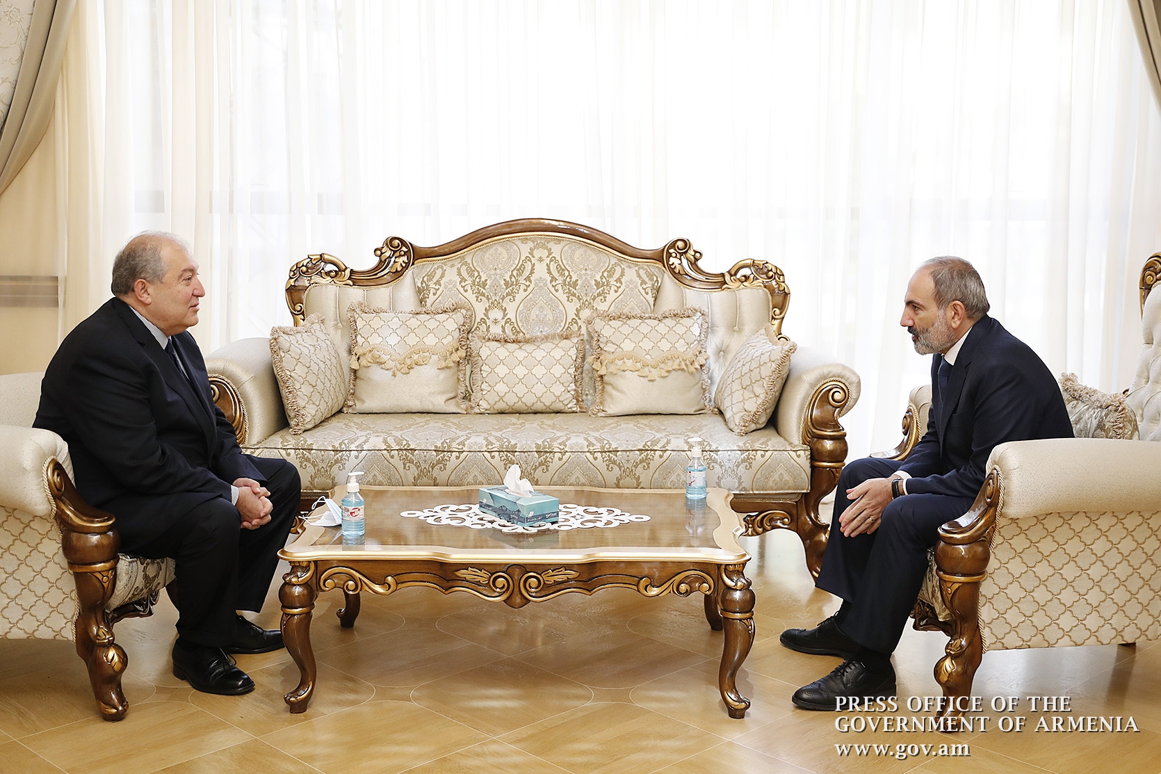 Cumhurbaşkanı Sarkisyan Genelkurmay Başkanı'nı görevden almayı reddetti